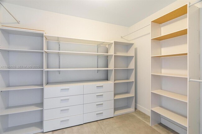 Building Photo - 16385 Biscayne Blvd