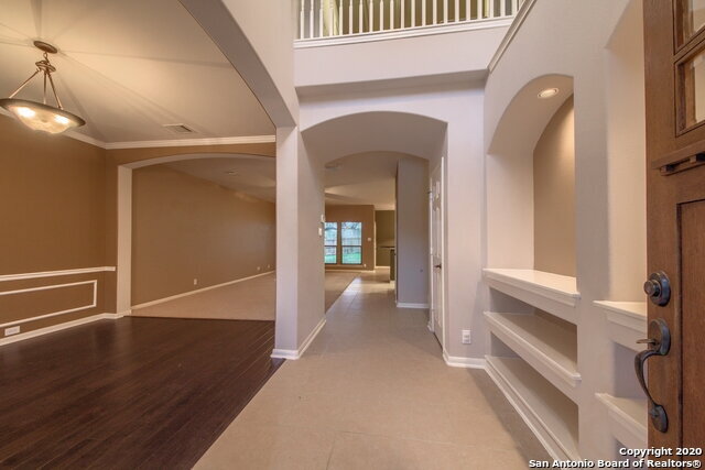 Building Photo - Situated on a desirable corner cul-de-sac lot!!