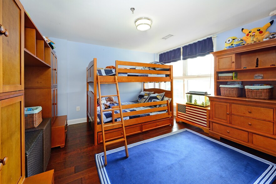 Building Photo - 70 Adams St