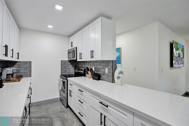 Building Photo - 909 SW 16th St