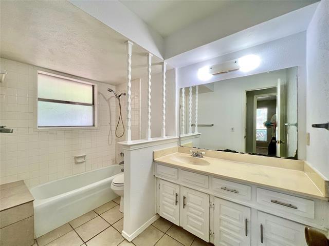 Building Photo - 2732 Parkhaven Dr