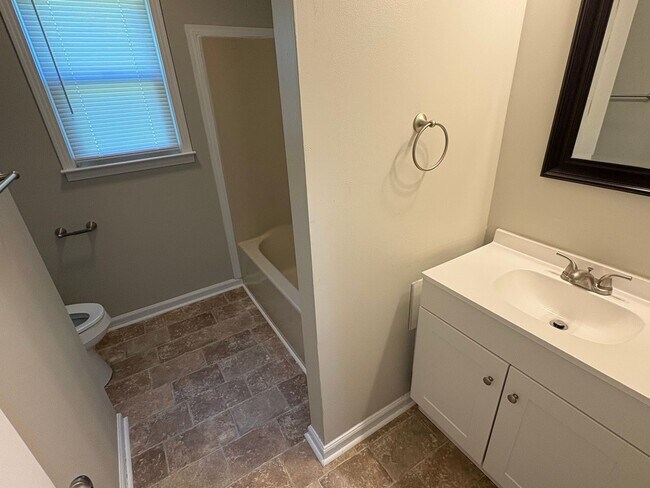 Building Photo - Quaint Ranch style home in Clarksville