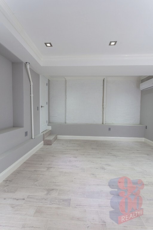 Building Photo - 564 Hudson St
