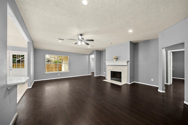 Building Photo - 10 S Willow Point Cir