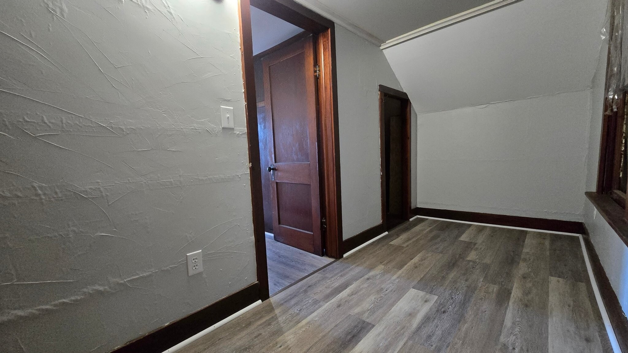 Building Photo - 537 Woodville Rd