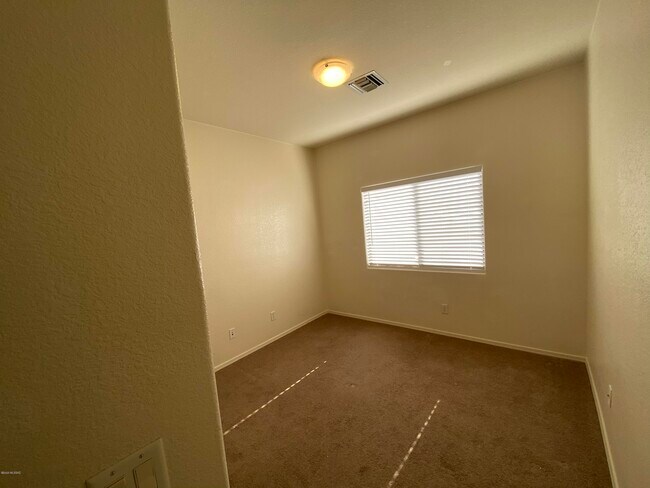 Building Photo - 1262 E Weimer Cir