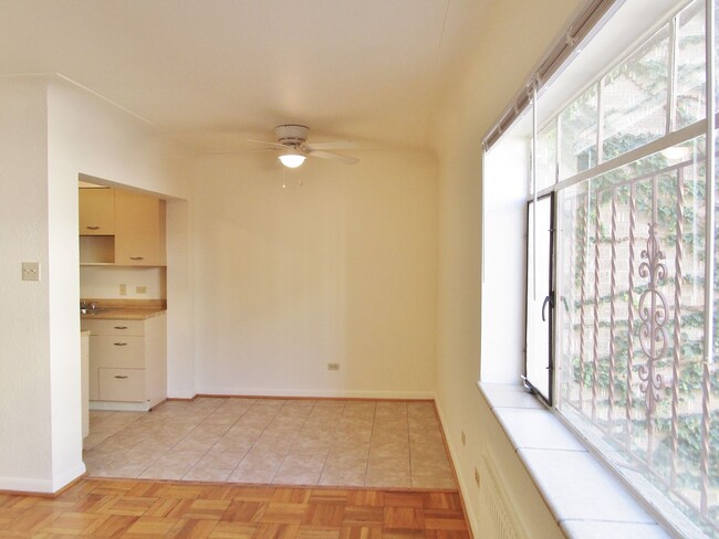 Building Photo - Cute One Bedroom with Tons of Closet Space