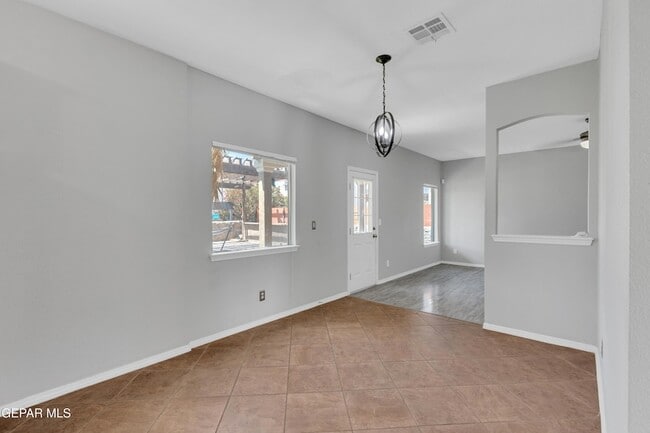 Building Photo - 14378 N Cave Dr
