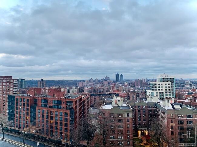 Building Photo - HENRY HUDSON PKWY W