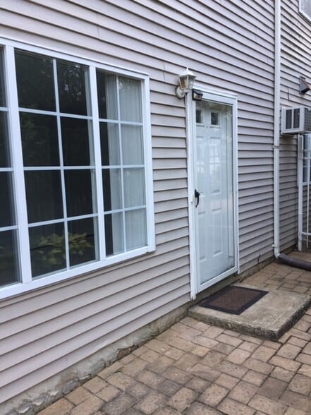 Building Photo - 22 Sharrotts Rd