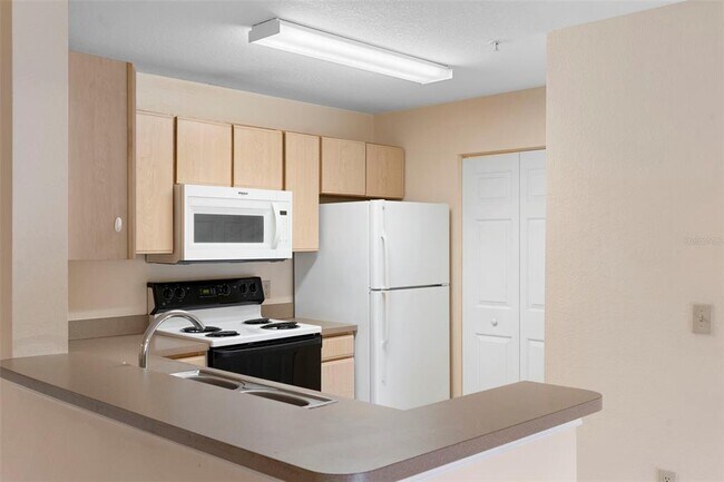 Building Photo - 940 Village Trail