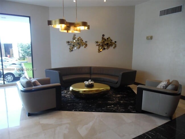 Building Photo - 20515 E Country Club Dr