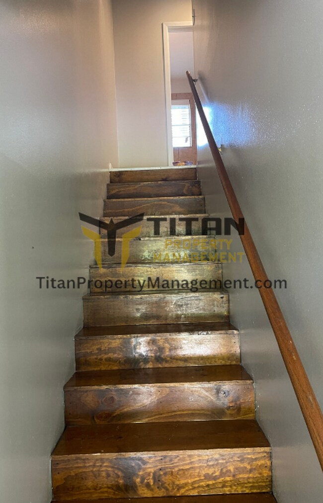 Building Photo - 2bed/1bath Townhouse