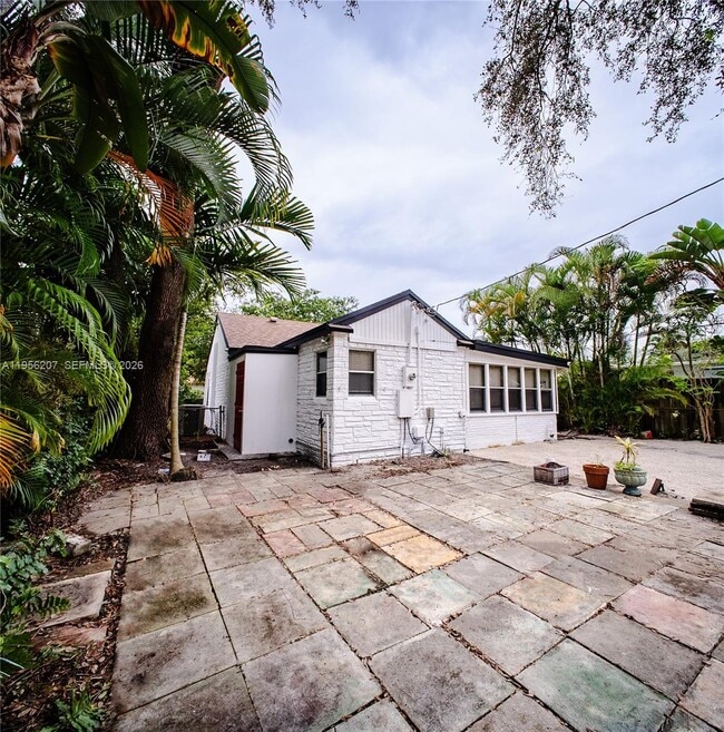 Building Photo - 1500 NW 3rd Ave