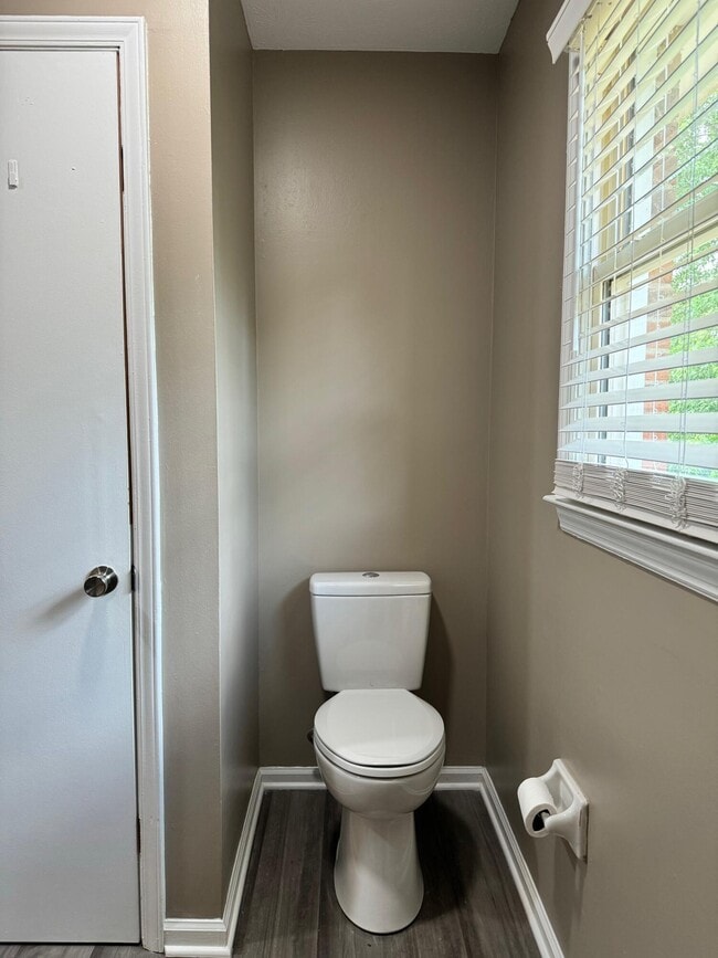 Building Photo - 222 Beechwood Dr