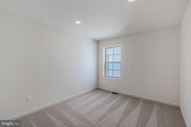 Building Photo - 162 Ludgate Mnr