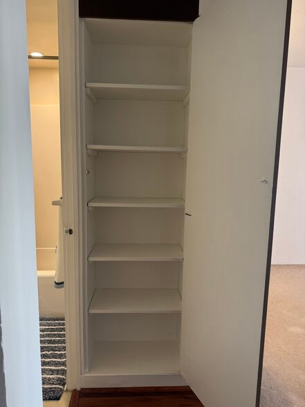 Building Photo - 1050 Kinau St