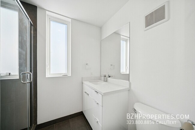 Building Photo - 4523 1/2 St Elmo Dr-