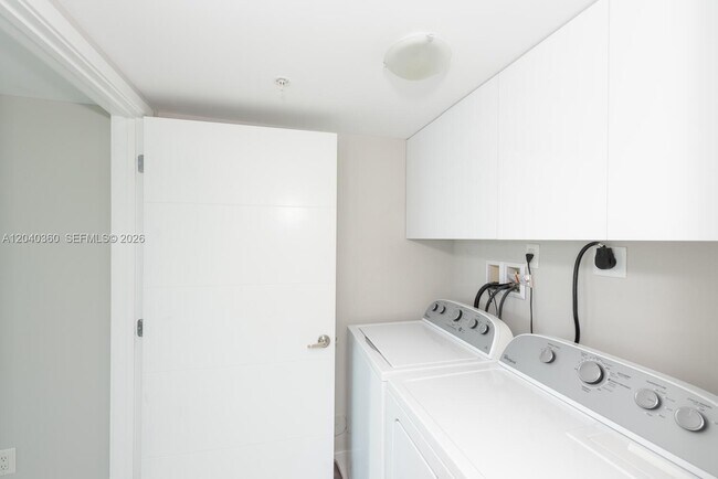 Building Photo - 400 Sunny Isles Blvd