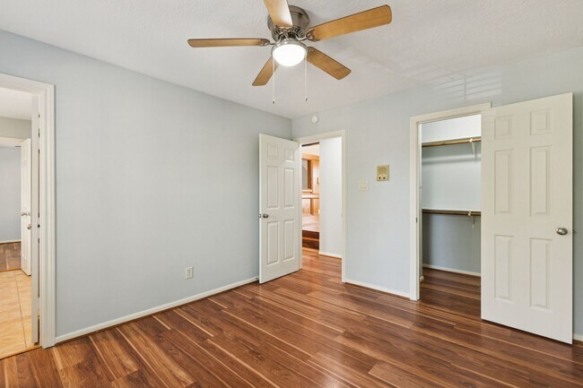 Building Photo - 14819 Walbrook Dr