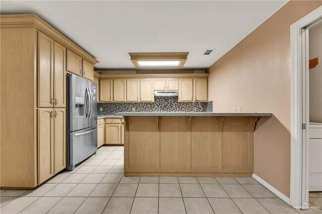 Building Photo - 15 Quamasia Ave