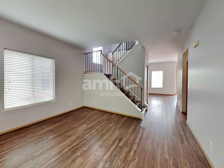 Building Photo - 21343 Earhart Ct