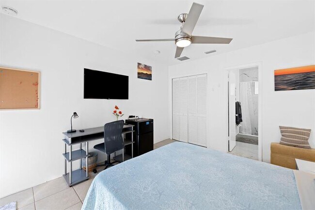 Building Photo - 415 SW 16th St