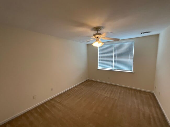 Building Photo - ****Rent Special***** 50% off the first rent charge payment. Ask for details!