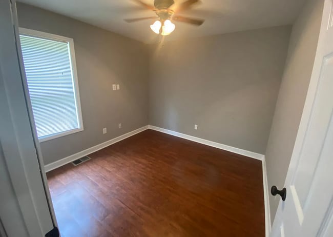 Building Photo - 3 BD/2 BA