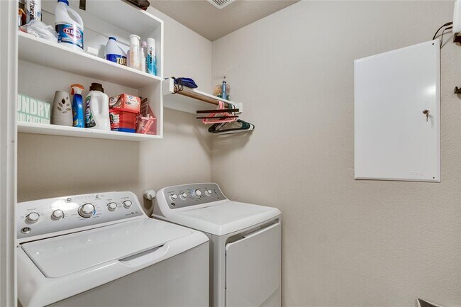 Building Photo - 255 Callaghan Dr