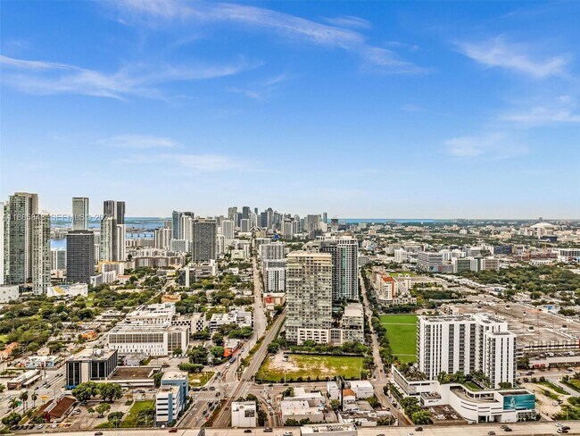 Building Photo - 121 NE 34th St