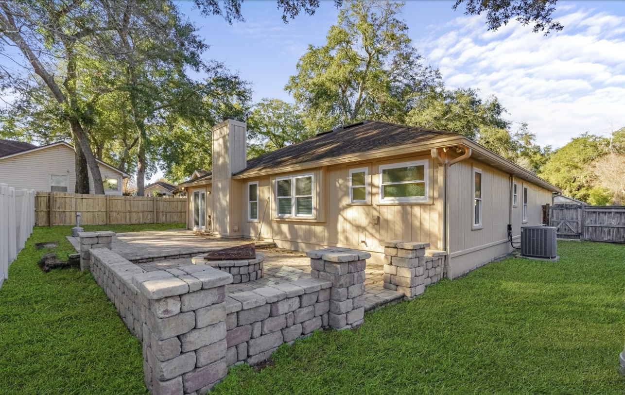 Building Photo - 8510 Majestic Oaks Dr S