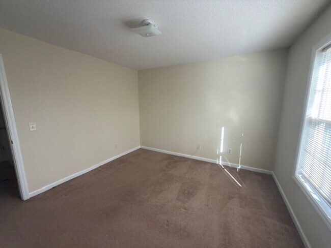 Building Photo - Two bedroom, 1.5 townhouse in Graham (Park Place Apts)