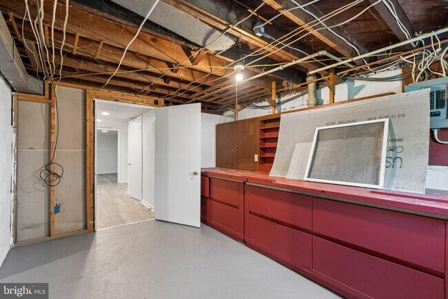 Building Photo - 540 46th St