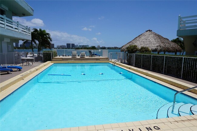 Building Photo - 2700 NE 135th St