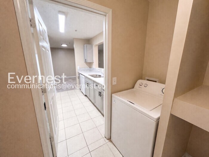 Building Photo - 7101 Fairington Ridge Cir