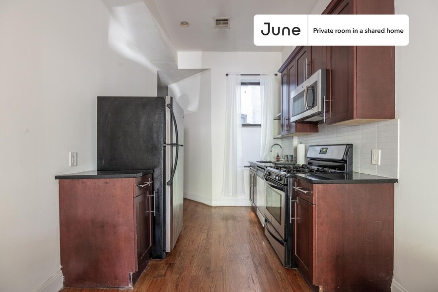 Building Photo - Private bedroom in 4 bed/1 bath Home