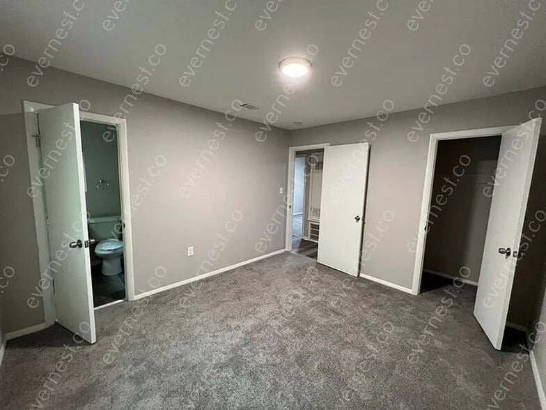 Building Photo - 5500 Parker St