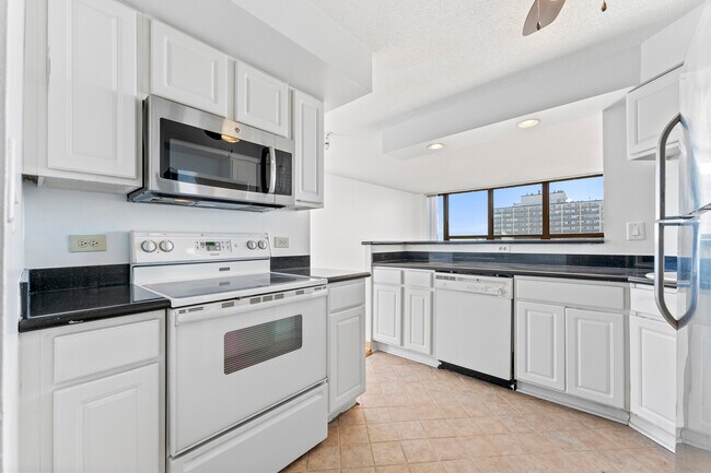 Building Photo - 5100 N Marine Dr