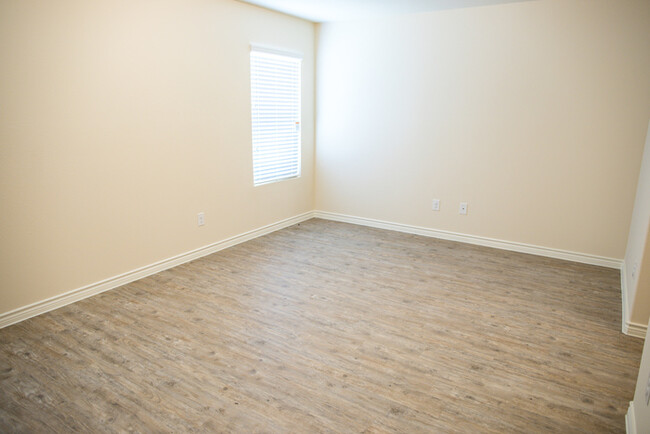 Building Photo - 1708 Bobolink
