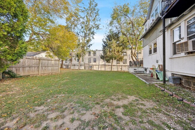 Building Photo - Bright and Airy 1-Bedroom with Private Ent...