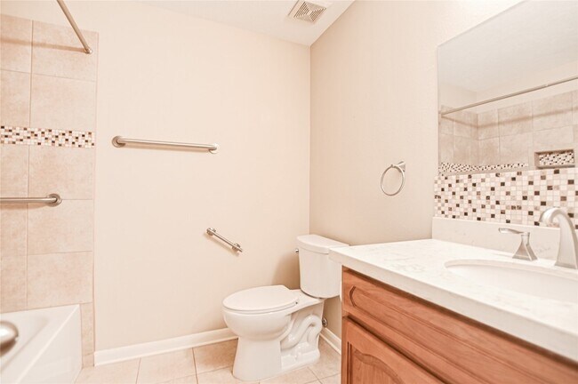 Building Photo - 203 Colony Creek Dr