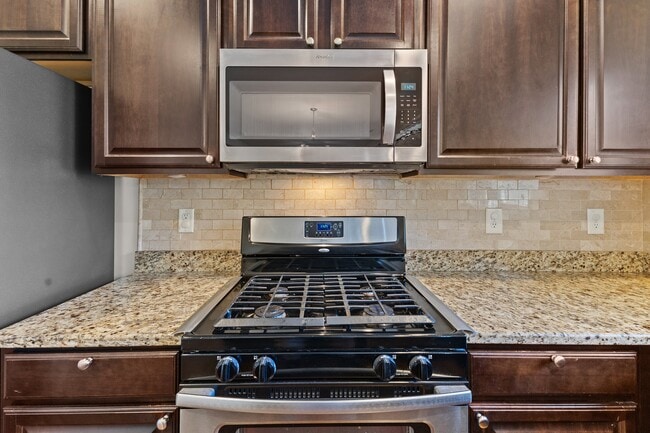 Building Photo - 5023 Lake Grove Blvd