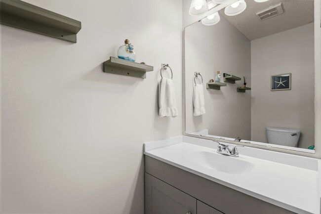 Building Photo - 5508 Long Ave Ext