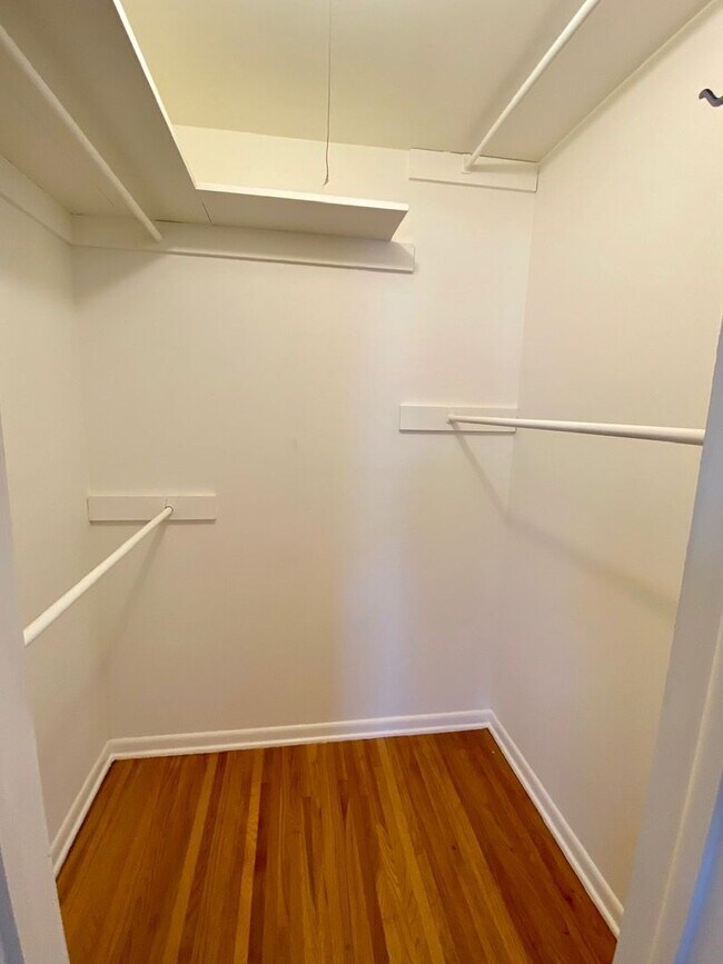 Building Photo - Updated & Renovated in Midtown! 3 Bedrooms...