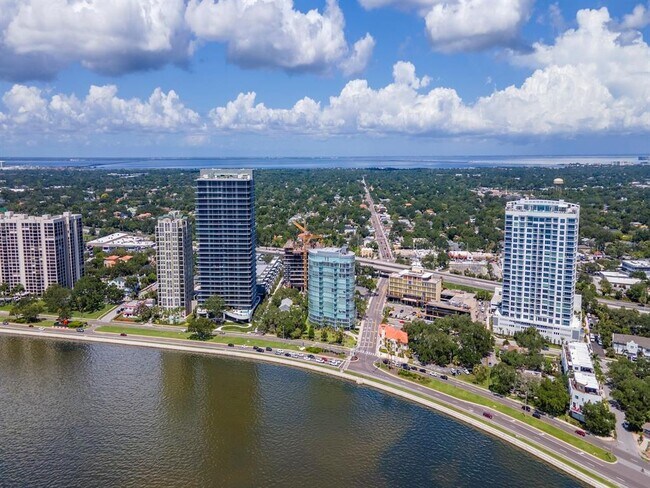 Building Photo - 2900 W Bay to Bay Blvd