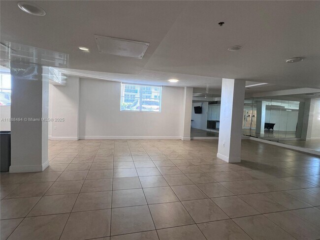 Building Photo - 7501 E Treasure Dr