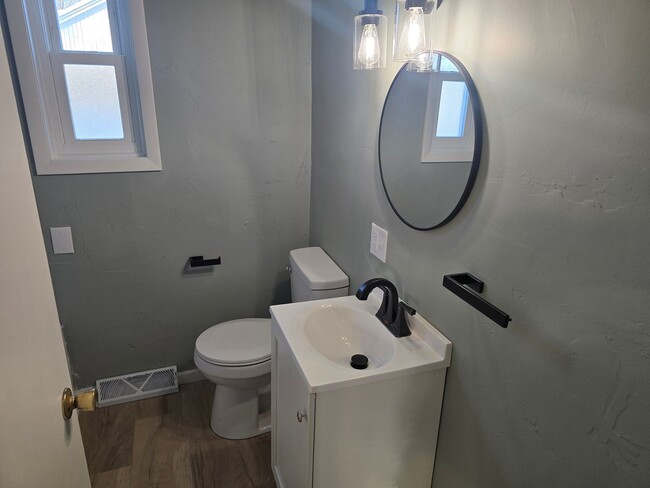 Building Photo - VIDEOTOUR: 3-Bedroom Country home with Garage and more! PETS WELCOME