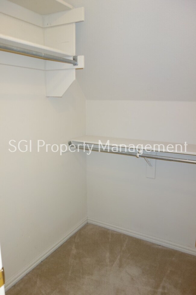 Building Photo - 6317 Day Spring Dr