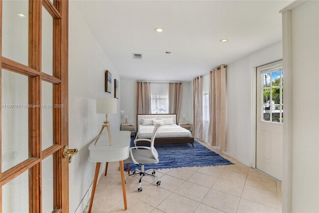 Building Photo - 2901 NW 9th Terrace